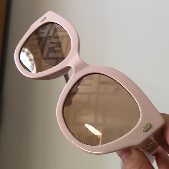 SOLD Fendi sunglasses - Picture 2 of 5